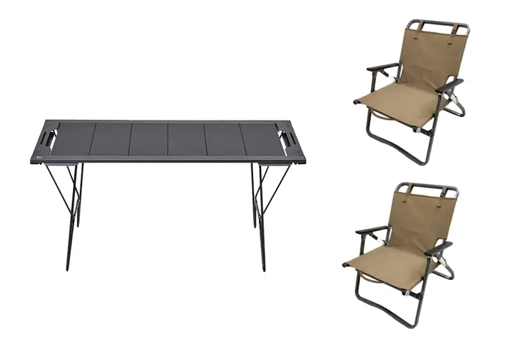 トードテーブルとレードチェア